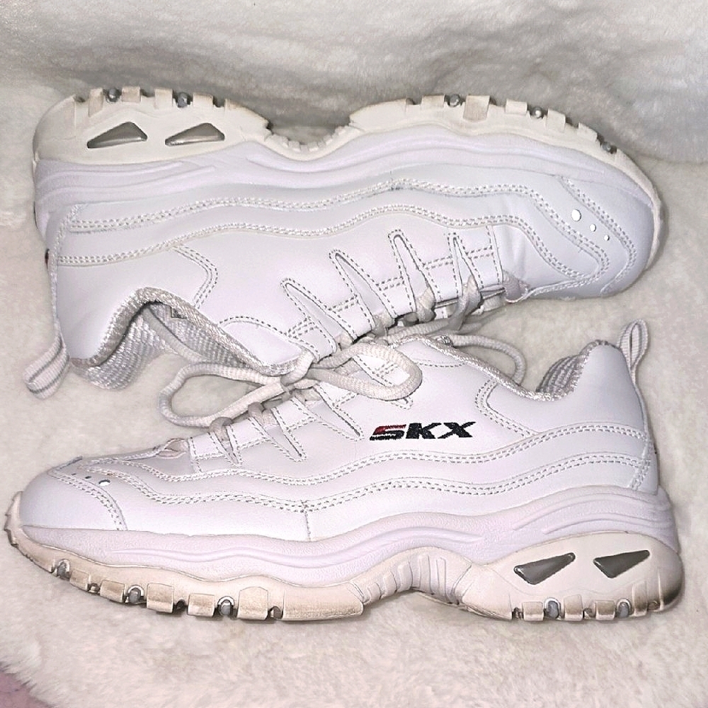 Skechers Energy Timeless Vision - White with Red Accent Athletic Shoes - Picture 3 of 6